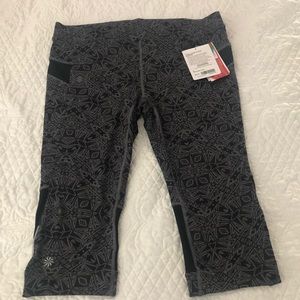 NWT Athleta knicker crop size large